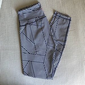 Old Navy Active Stripe Leggings M